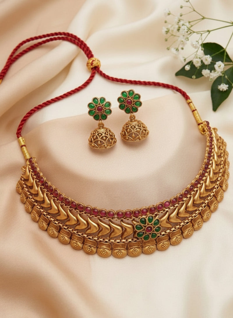 Maharashtrian Paramparik Thushi With Earrings