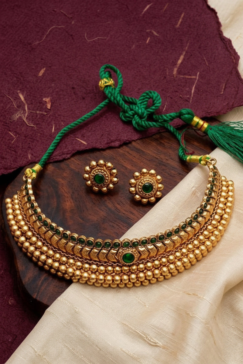 Maharashtrian Paramparik Thushi With Earrings
