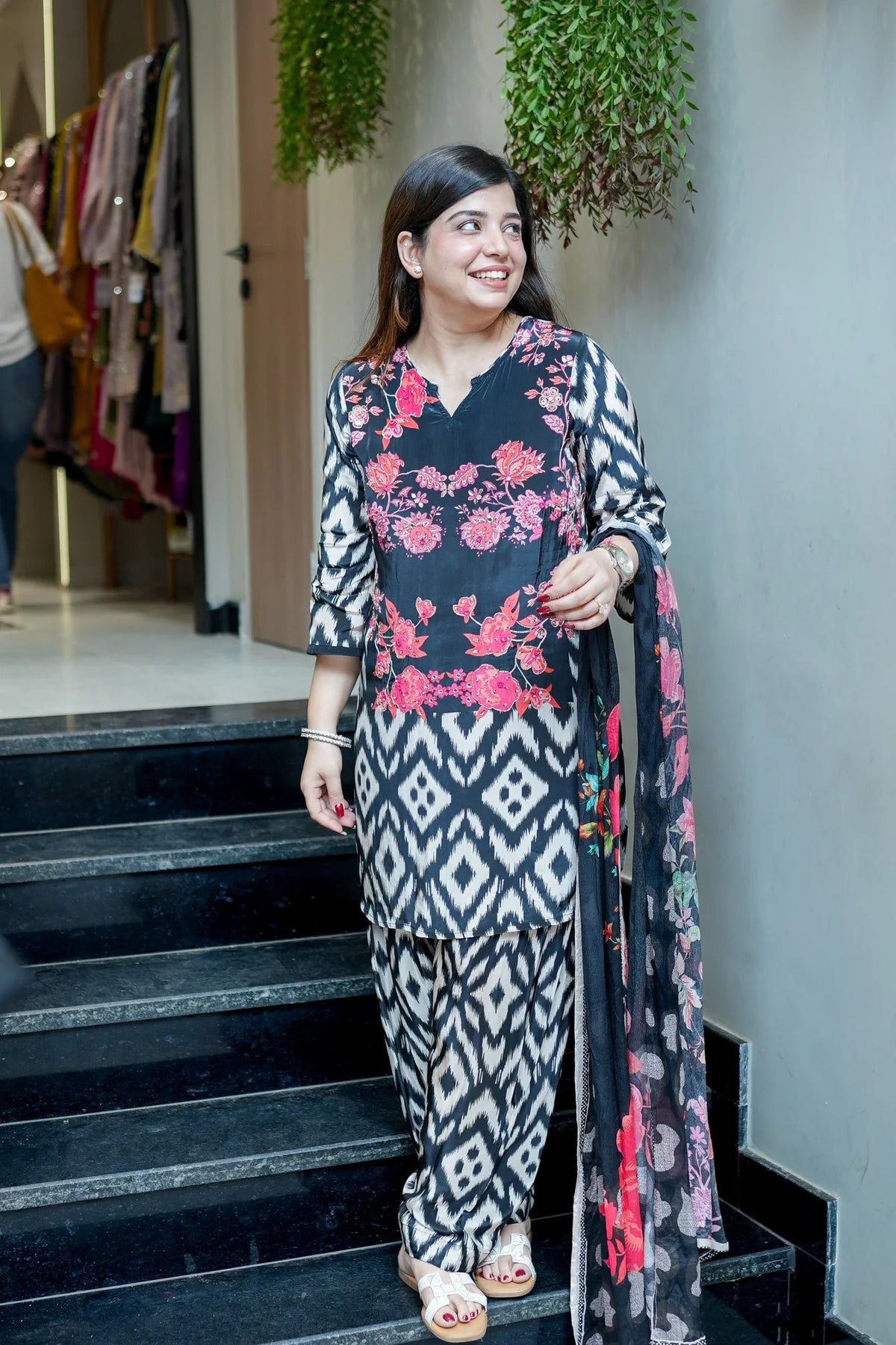 Crepe Vidhita Floral Printed Suit Set
