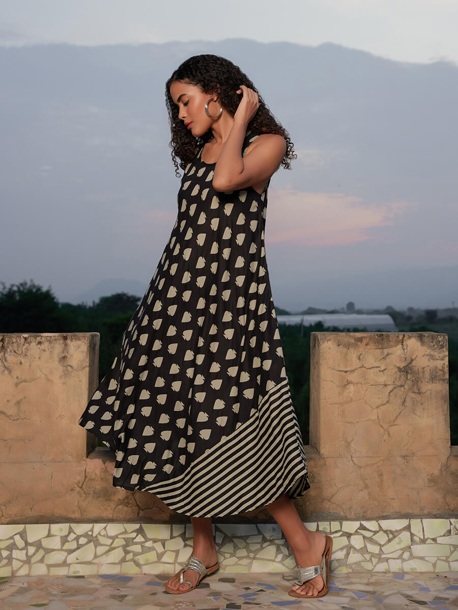 Morocco Sleeveless Black White Dress