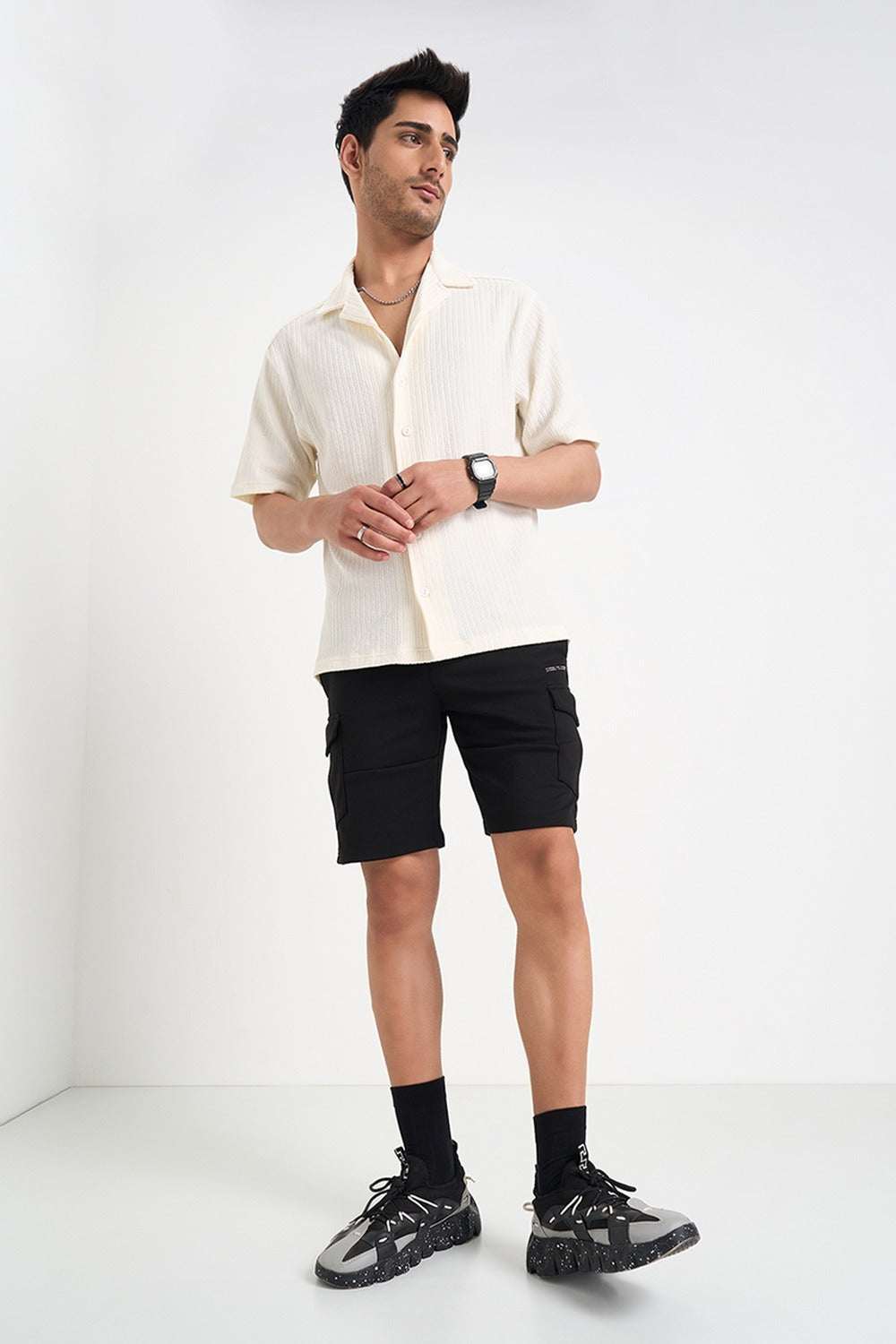 Men’s off white collar shirt