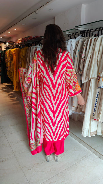 lace neck kurta with matching dupatta