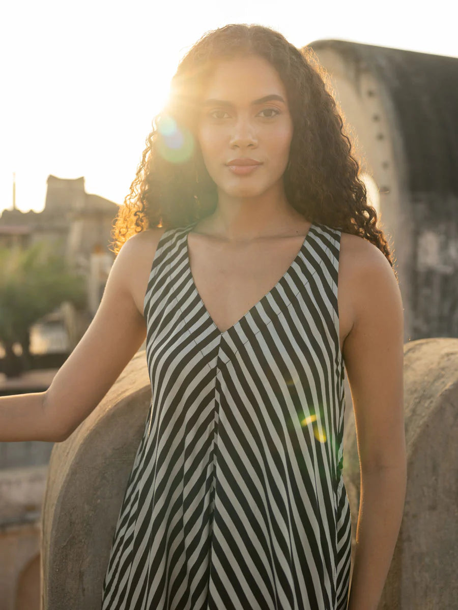 sleeveless v-neck maxi dress with flowy skirt