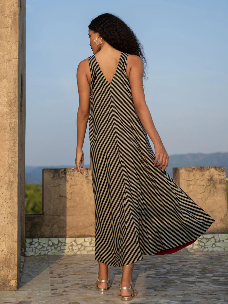 plus size friendly black white maxi dress