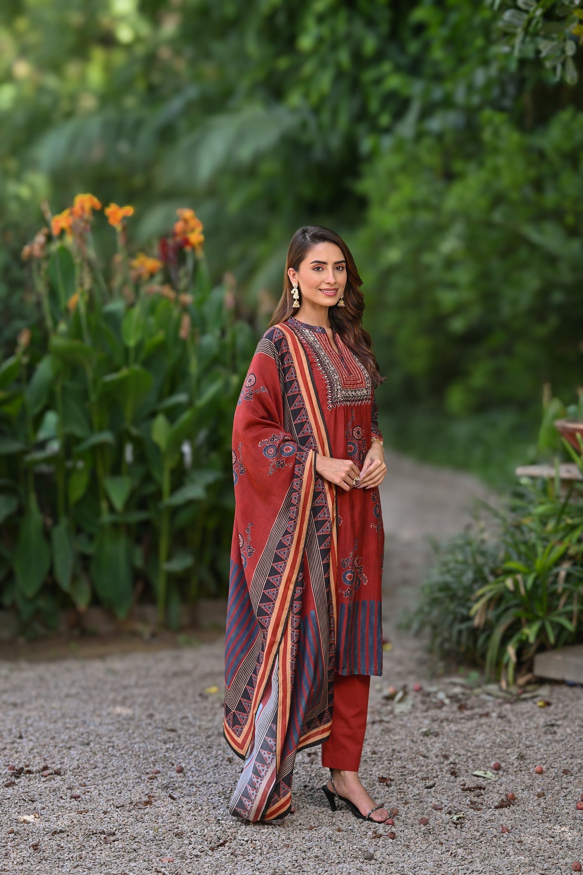 Handcrafted muslin suit for festivals