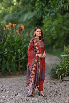 Handcrafted muslin suit for festivals