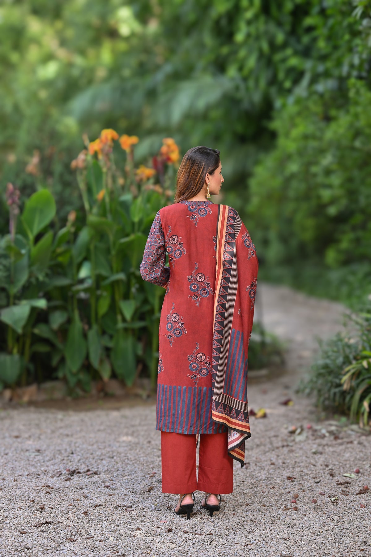 Muslin dupatta with gota and sequence work