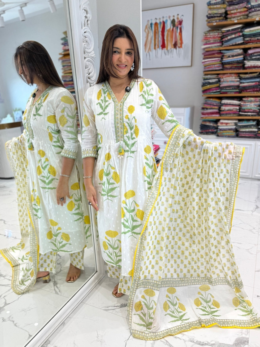 Lightweight summer suit for women