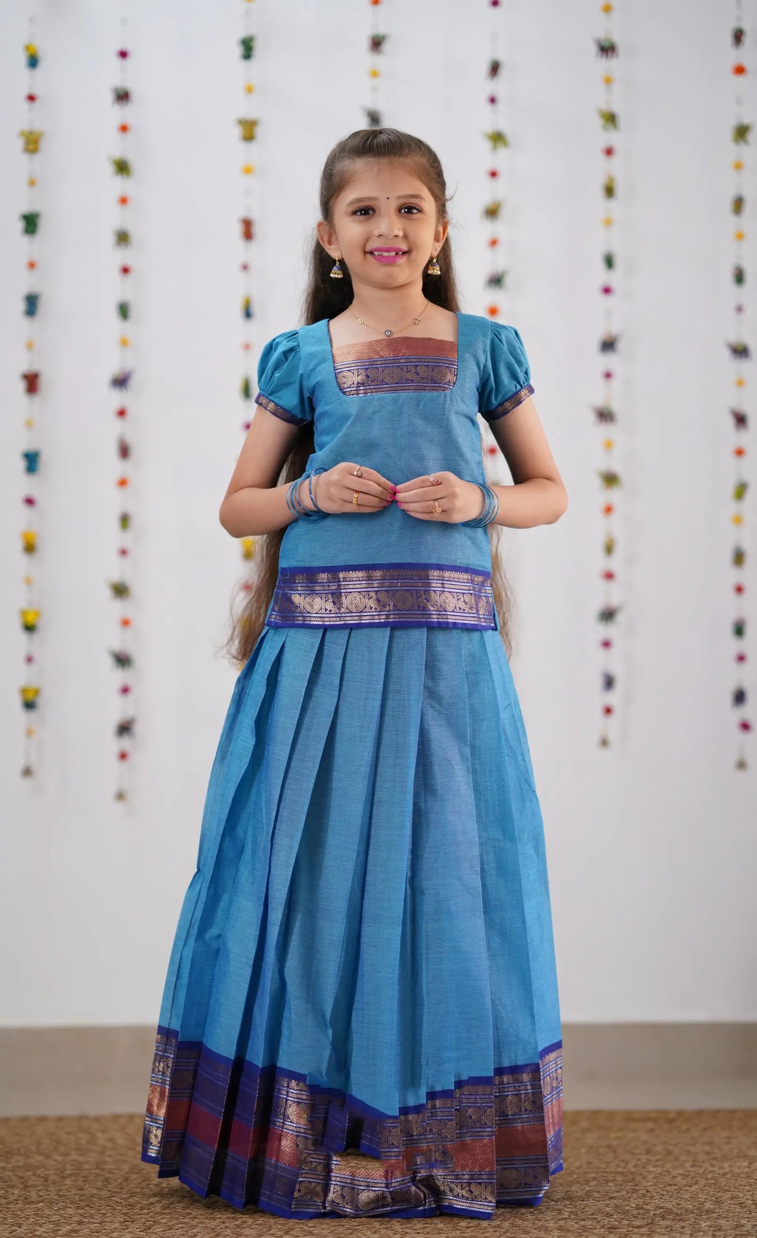 girls pavadai sattai