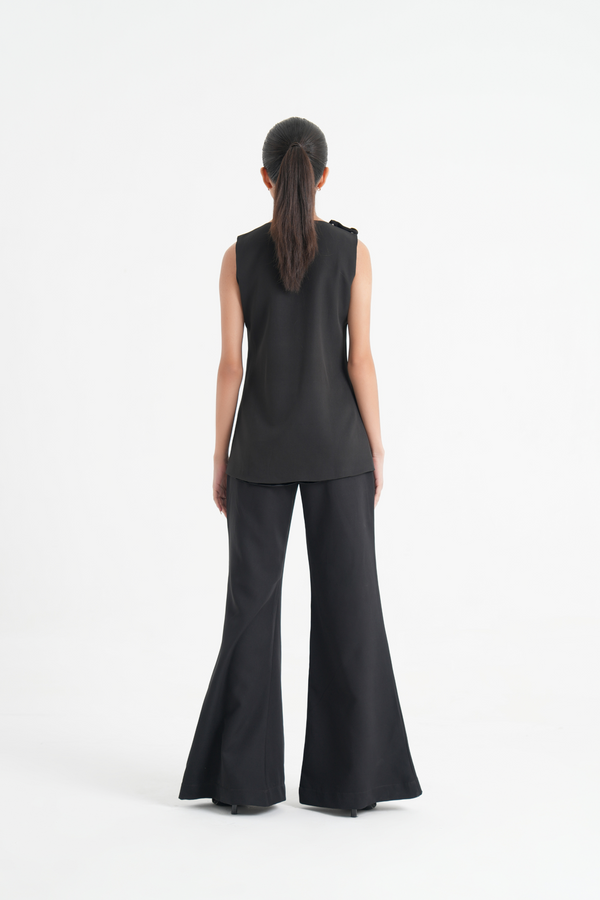 Waist-cinching overlay