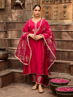 Organza Pink Dupatta Featuring Delicate Lace Work