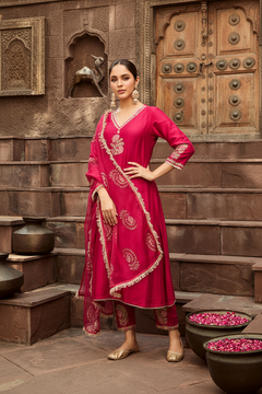 Organza Pink Dupatta Featuring Delicate Lace Work