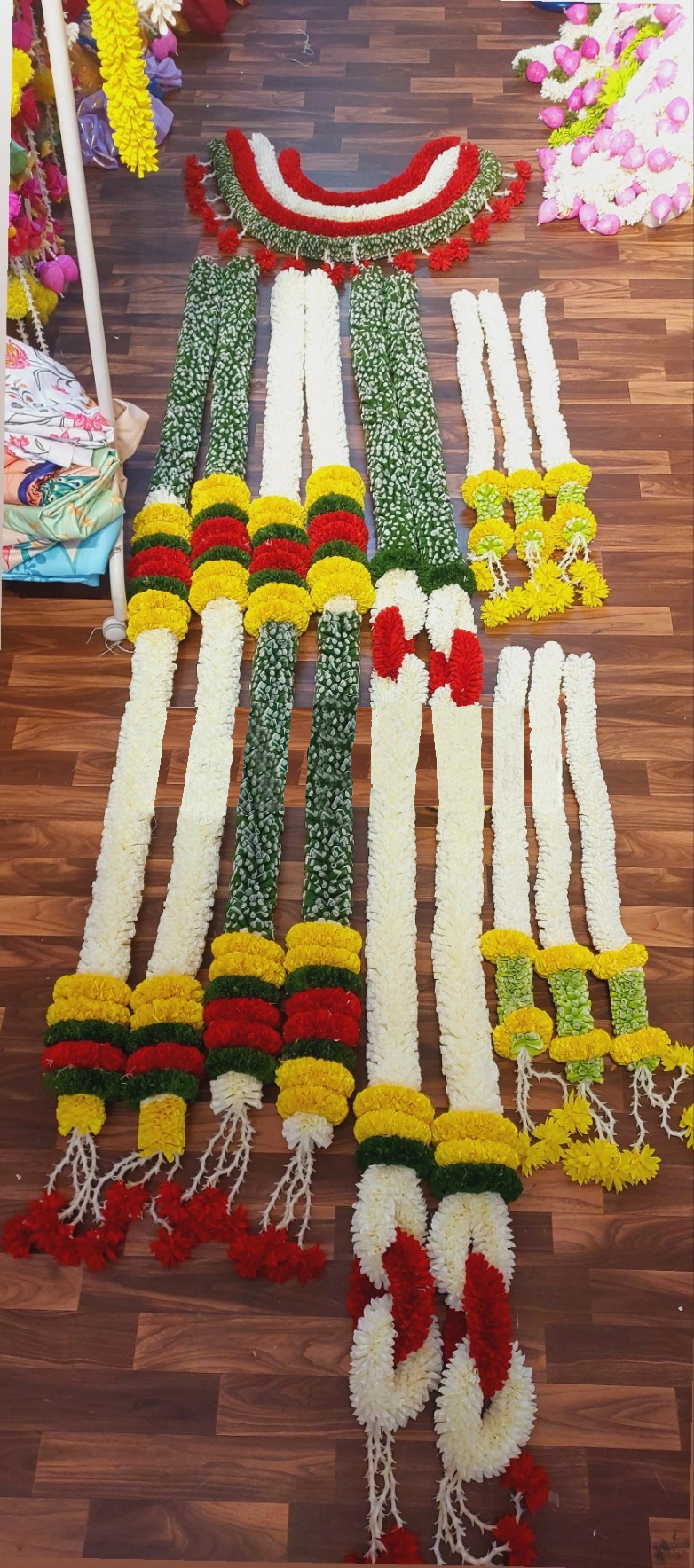 White Green Garland Set