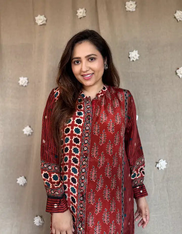 Aarvvi Ajrakh Aura natural crepe silk set