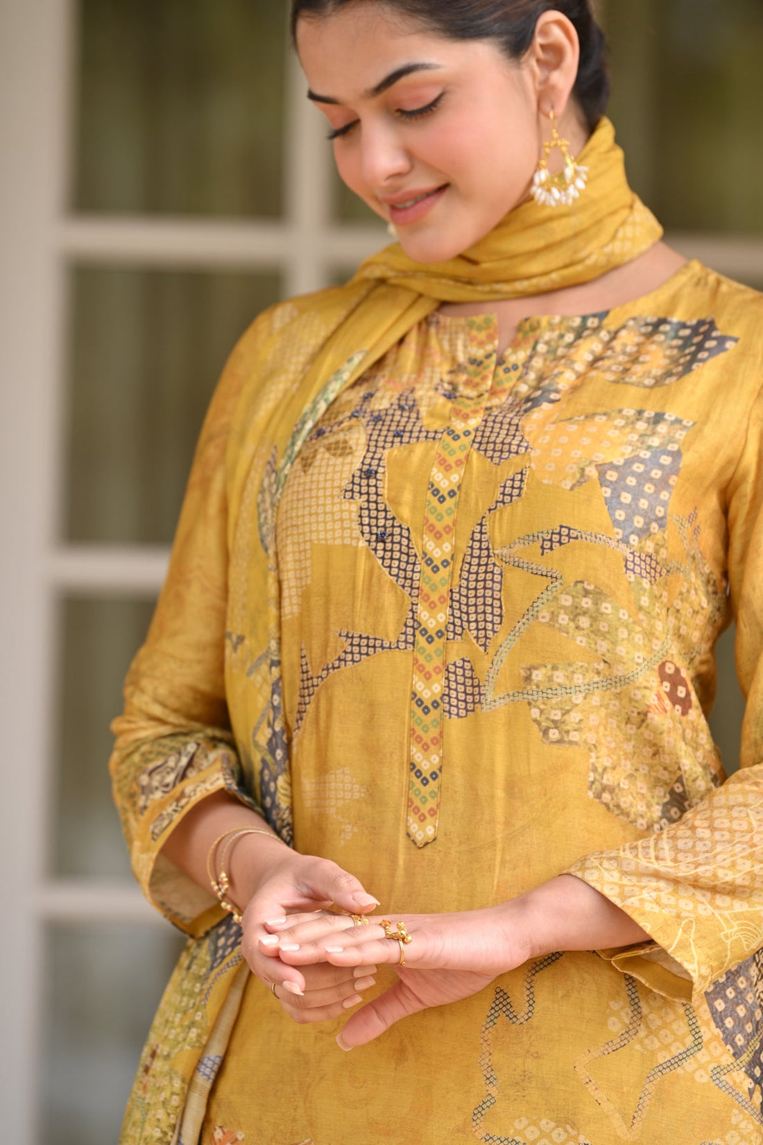 Bandhani kurta with threadle and pearl detailing