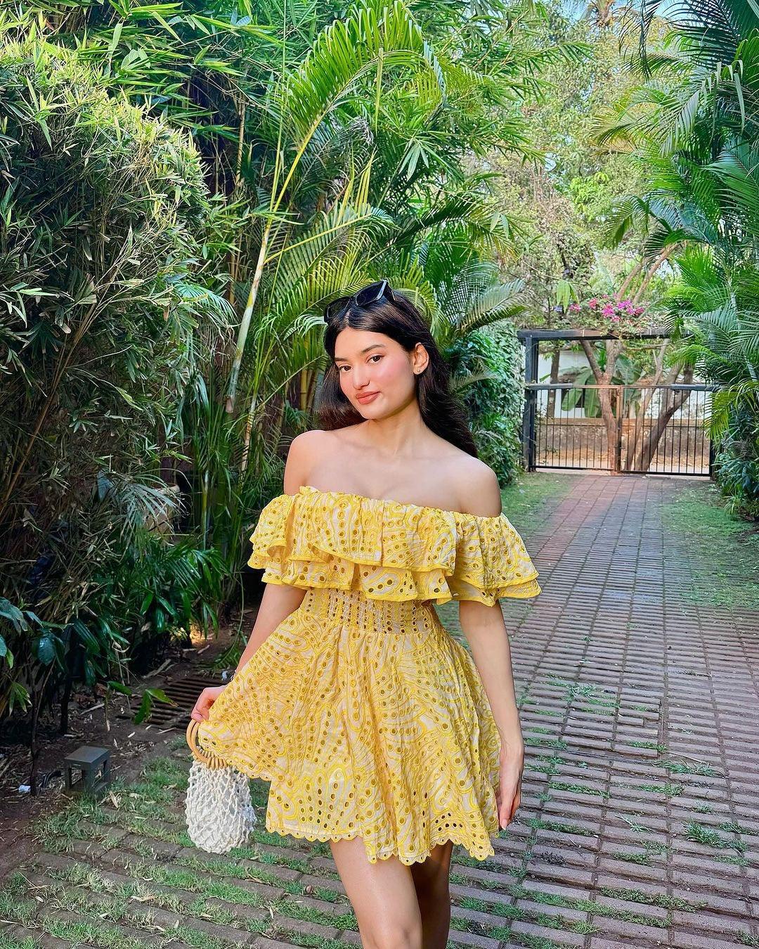 Summer dress with eyelet embroidery